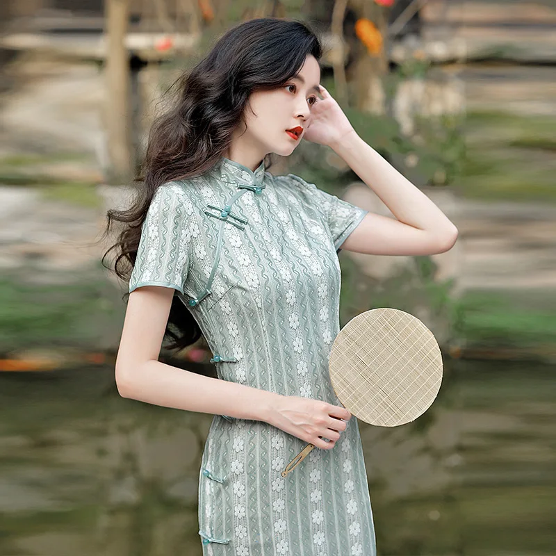 Chinese Style Costume Green Blossom Stripes Lace Cheongsam Stand Collar Short Sleeved Side Slit Slim Fit Banquet Dress for Women