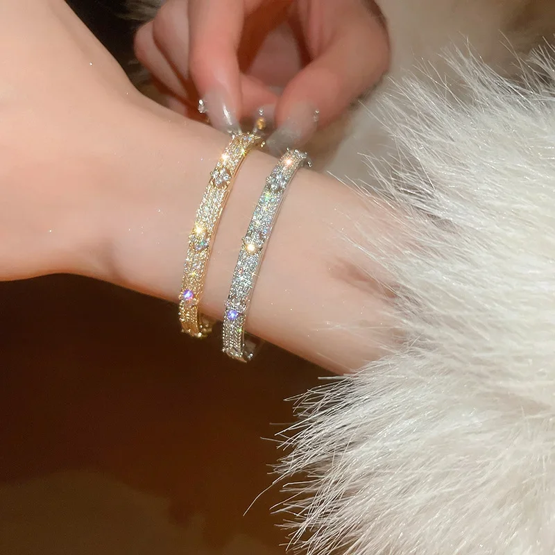 Gold- und silberplattiertes, glänzendes Armband mit Zirkonia-Steinen, luxuriöser Modeschmuck für Damen, geeignet für Partys, Hochzeiten und den Alltag. – Detail 6