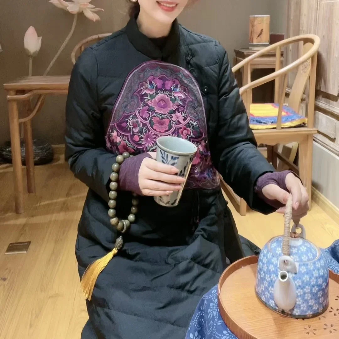 النمط الصيني خمر المطرزة أسفل سترة 90% بطة بيضاء أسفل فضفاضة واسعة الخصر معطف دافئ الوقوف طوق سبليت لفصل الشتاء