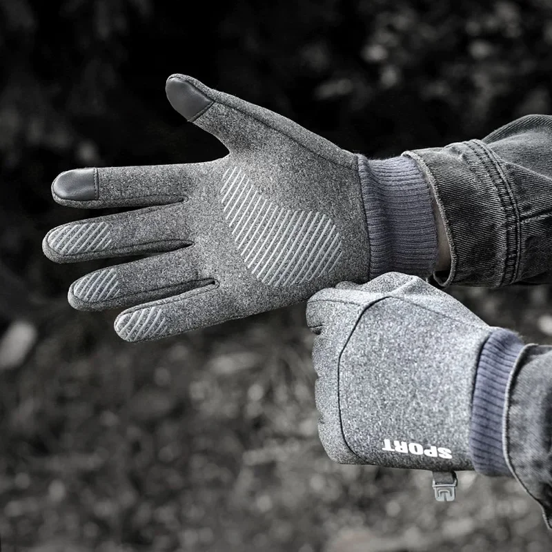 

Thermal Gloves for Men & Women for Touchscreen Use,Featuring a Non-Slip Grip,Windproof Properties,Warmth for Cycling & Hiking.