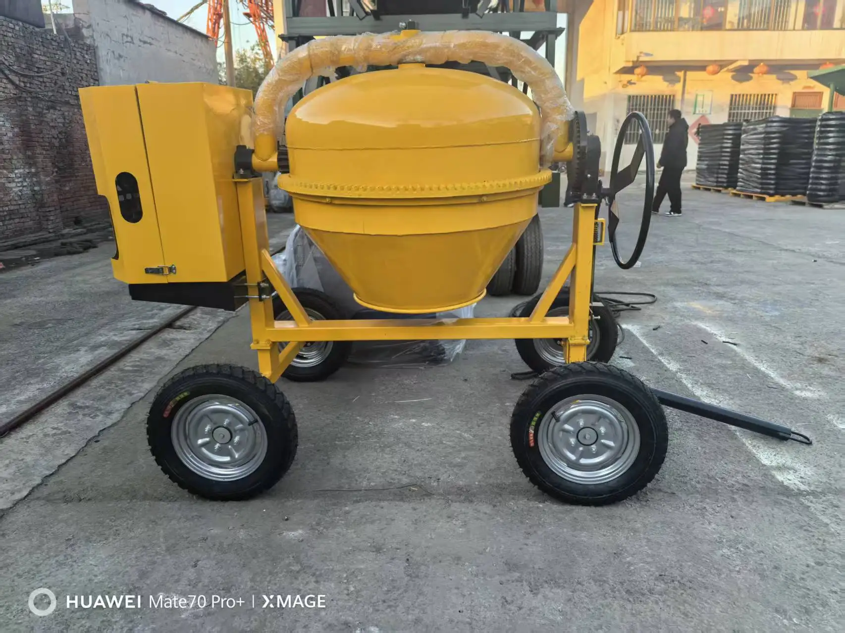 High Quality Portable Self Loading Concrete Mixer Towable Hopper Type Hot selling stock