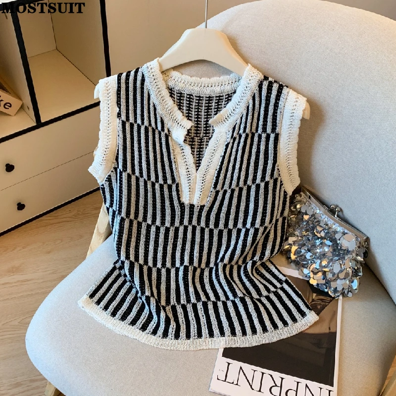 

2025 Summer Striped Knit Sweater Vests Women Sleeveless V-neck Sexy Stylish Chic Fashion Ladies Knitwear Tops Jumpers
