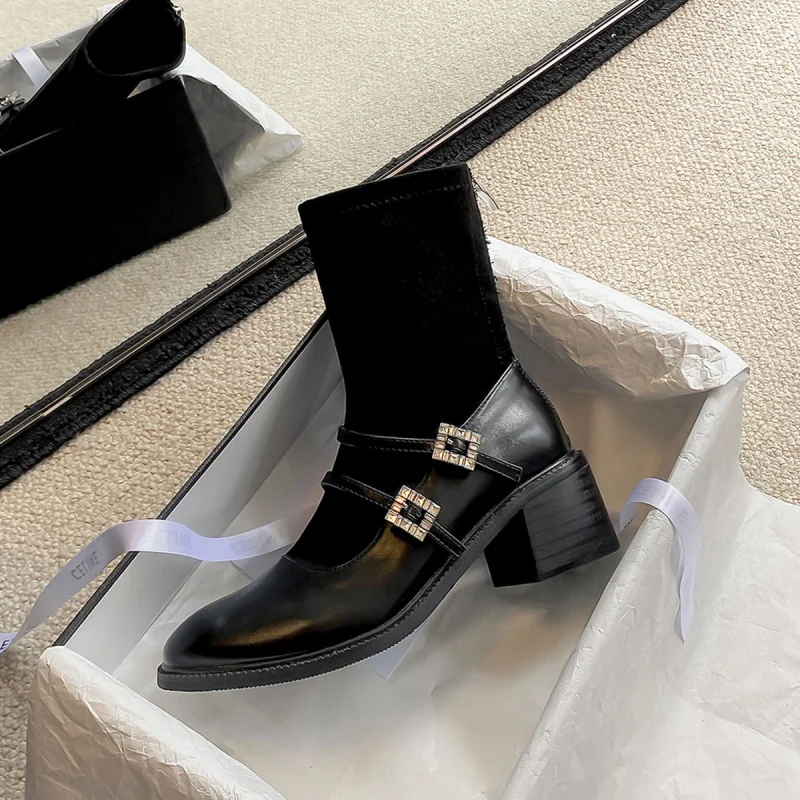 تمتد نحيل الأحذية النسائية صندل بكعب مكتنز حذاء من الجلد عالية الكعب الفرنسية حجر الراين2025New موضة خمر ماري جين الجوارب الأحذية