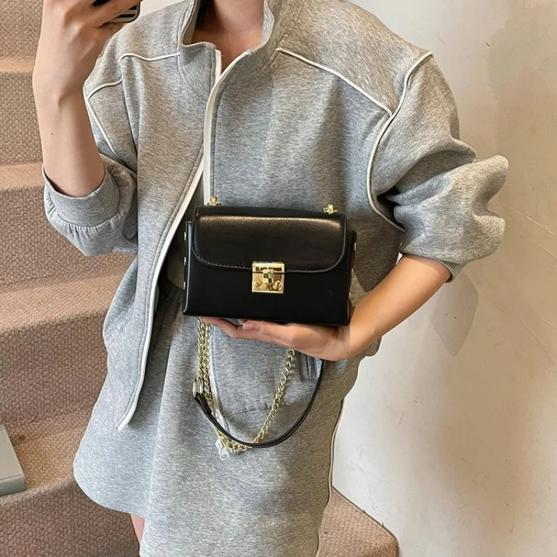 

Элегантная сумка через плечо из высококачественной кожи, классическая дизайнерская женская сумка в парижском стиле, повседневная, простая, модная, для ежедневного использования.