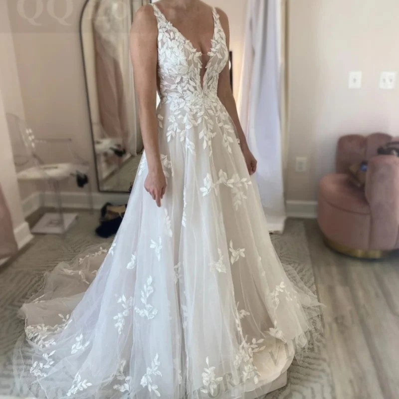 

Fashion A Line Wedding Dresses 2025 V-neck Customized Court Train Lace Appliques Sleeveless Vestido De Noiva Robe De Mariée