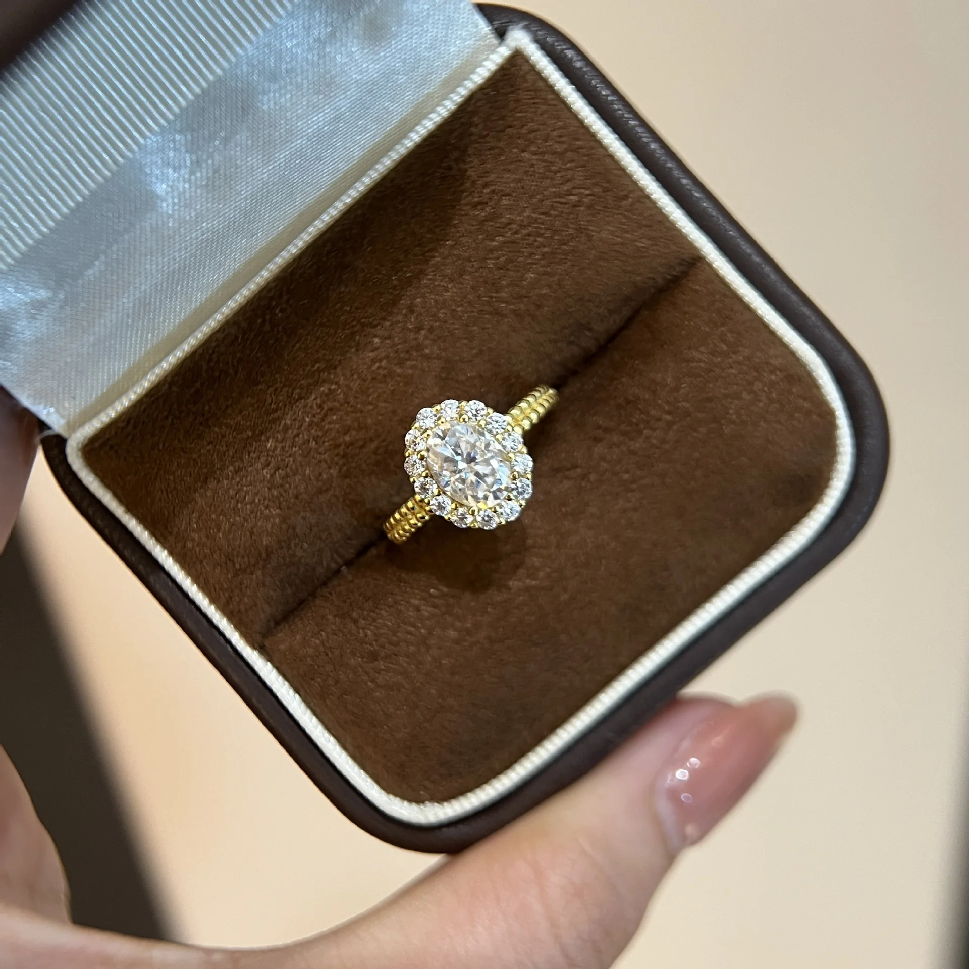 S925 Silver Plated 18K Gold Egg Shaped Moissanite Diamond Light Luxury Female Ring Main Stone 8*6mm/1.5ct Free Shipping