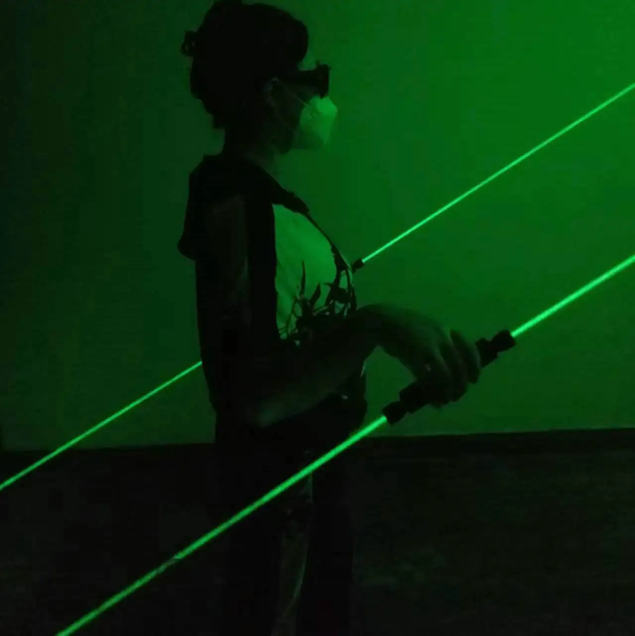 Green light 532nmLaser flashlight Double head laser light dance laser spotlight show laser sword lighting props party lights view 4