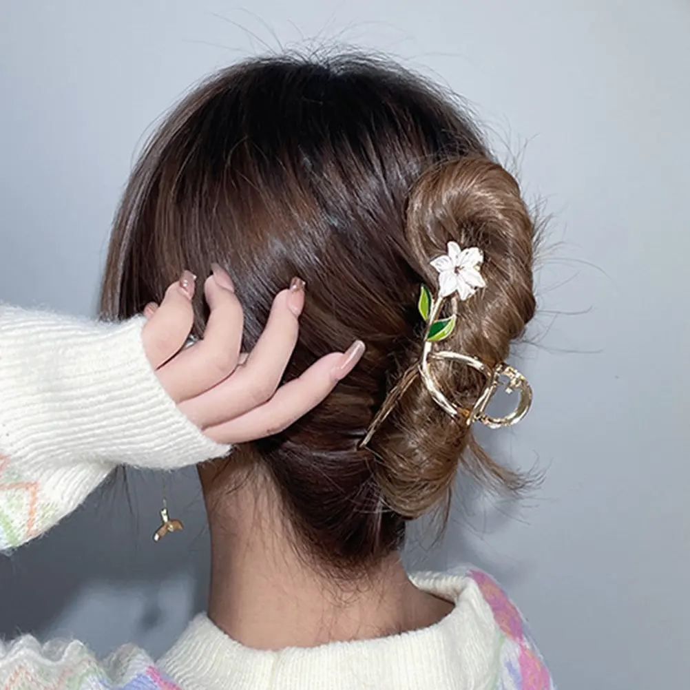

2Pcs Delicate Lily Flower Hair Clips Sturdy Alloy Metal Claw Clips for Women Chic Decorative Hair Accessories Perfect for Work