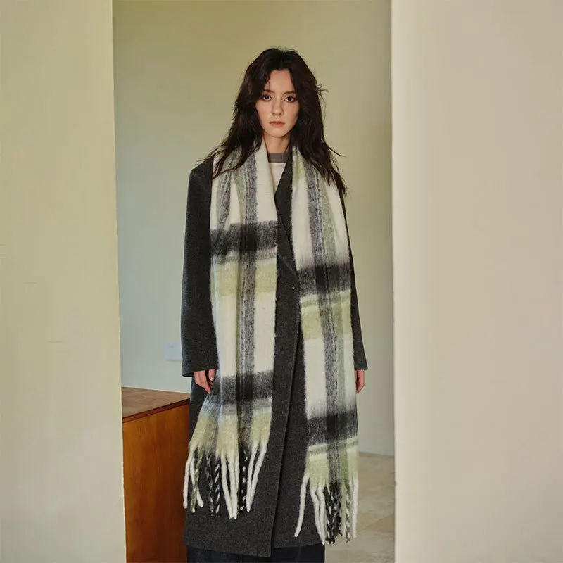 Korean version of niche fresh mint plaid wrapping feeling large scarf winter cold protection shawl student warm scarf