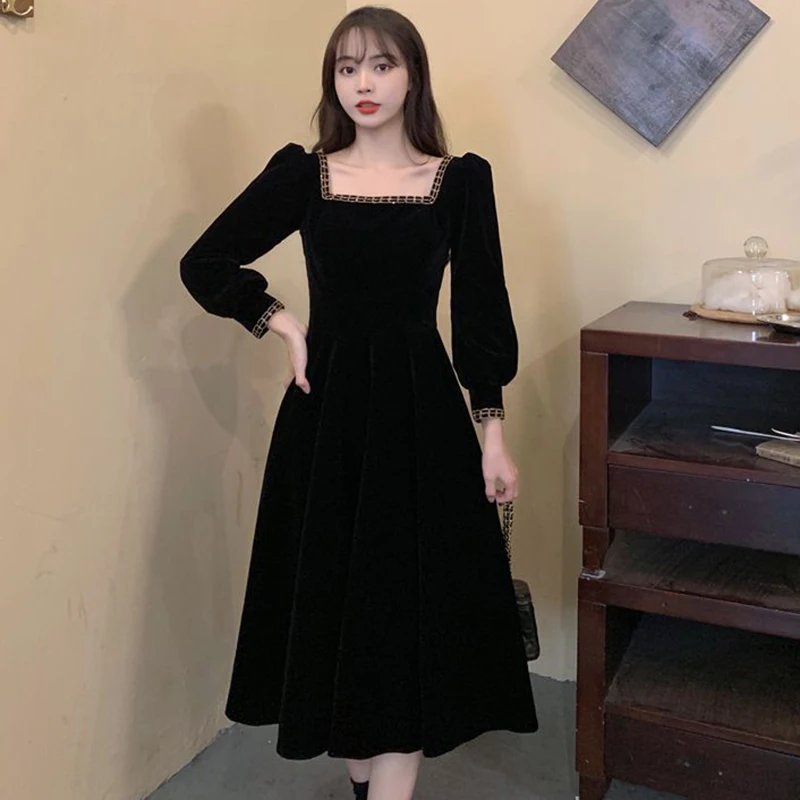 New Women Retro Style Designer Golden Edged Velvet Banquet Dress Hot Sale Autumn Lady Chic Luxury Square Neck Long Sleeves Dress
