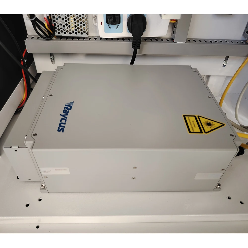 

Высококачественный лазерный источник Raycus 20W 30W 50W 60W 100W для волоконных лазерных маркировочных машин, запчасти для лазеров