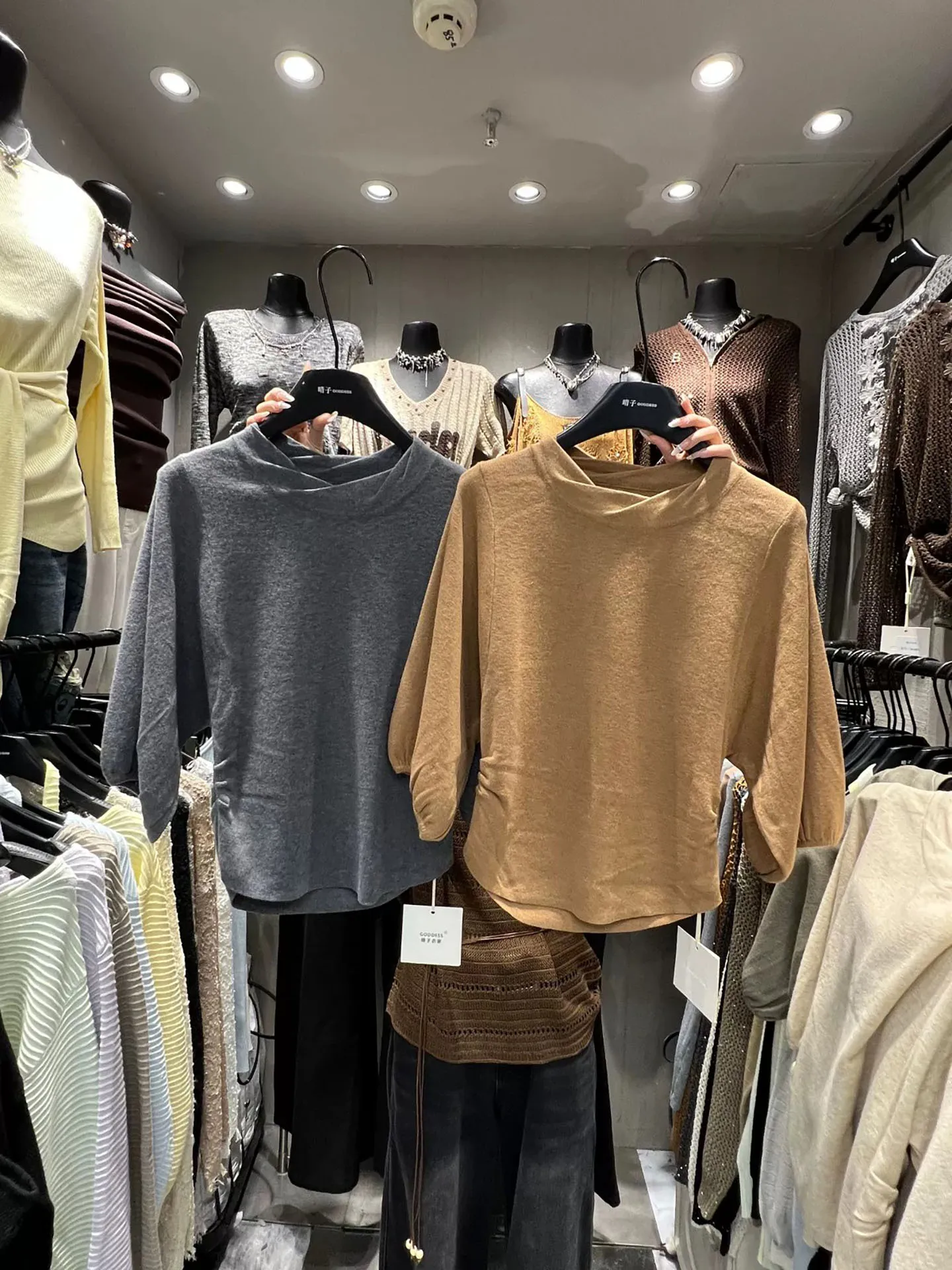 Early Autumn New Style Short Knitted Sweater Women's Design Sense Five Sleeve Folded Waist Design Casual Loose Fit Knitwear