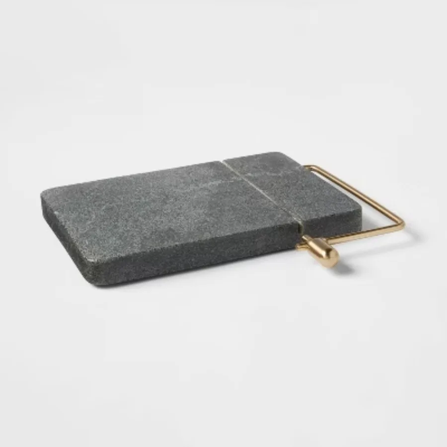 

Разделочная доска для нарезки мраморного сыра размером 9 x 6 дюймов — прямоугольная с слегка изогнутыми краями из мрамора.