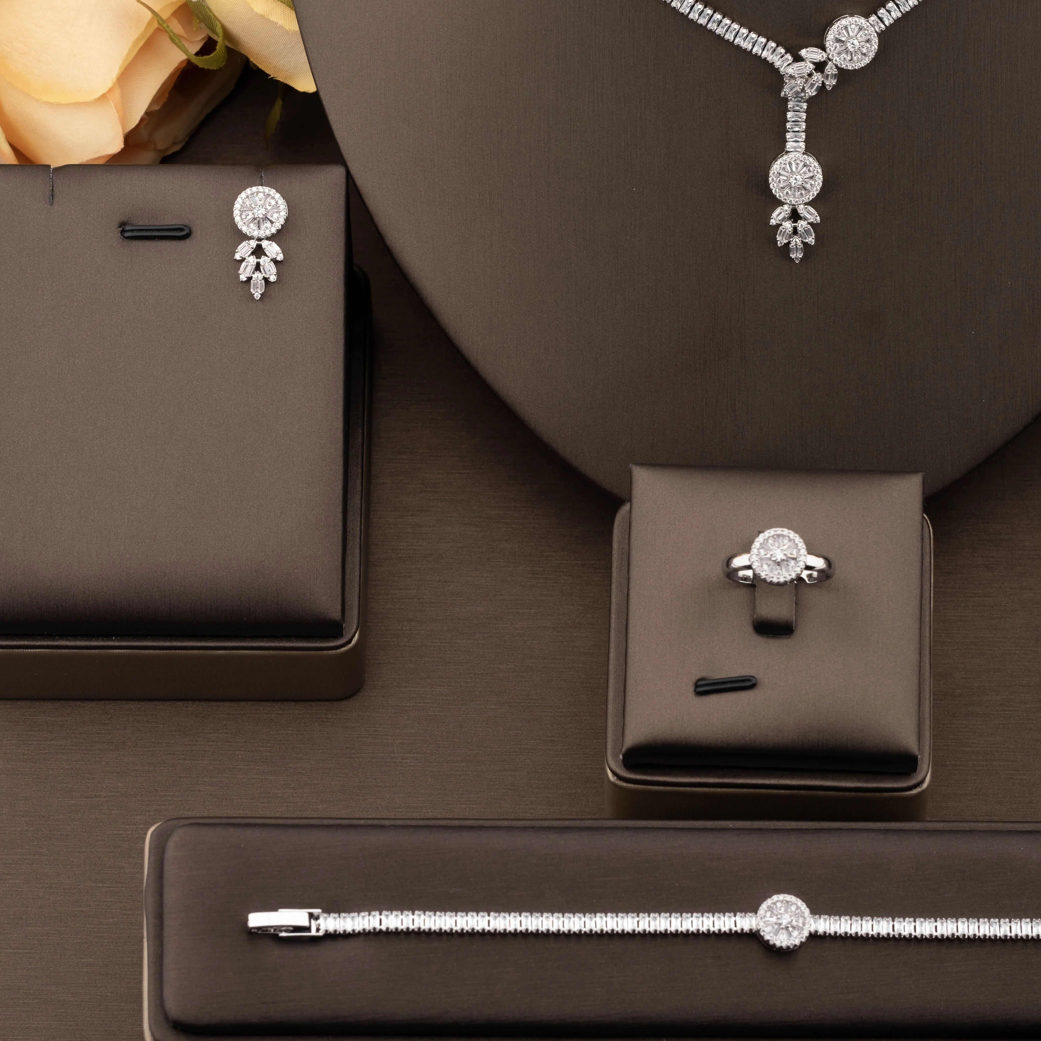 1 set of luxurious jewelry set with sparkling cubic zirconia button design, suitable for women to wear at weddings and banquets. Gift box not included