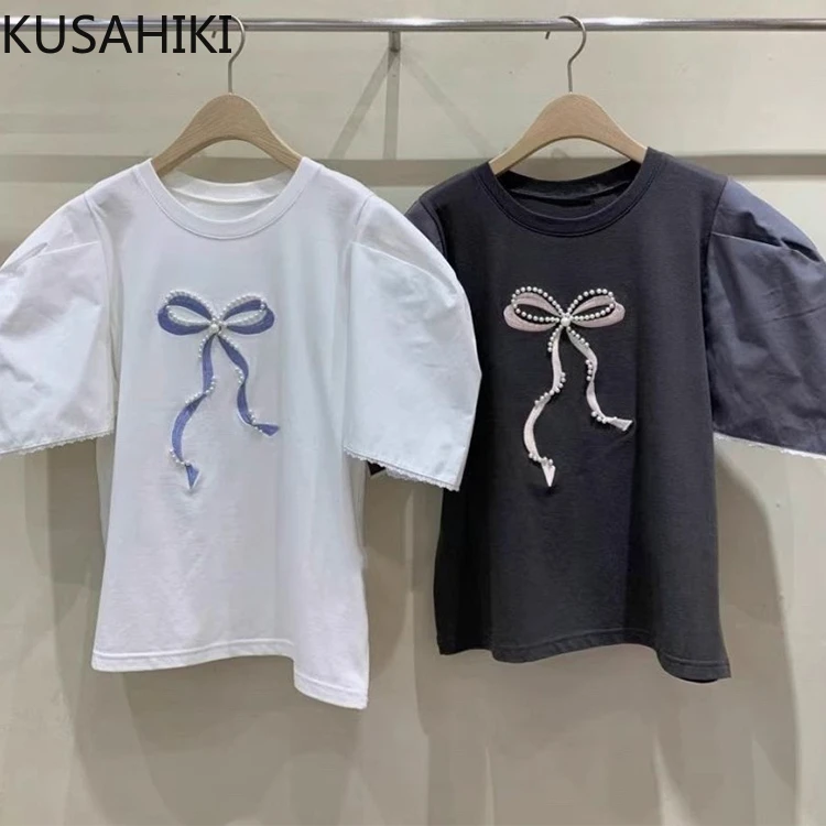 KUSAHIKI-Camiseta de manga abombada con estampado de lazo para mujer, Top informal con decoración de perlas de nicho coreano, nuevo estilo de verano