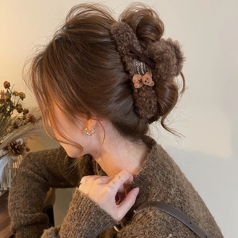 1 Stück niedliche Lammwolle im koreanischen Stil mit beflockter Teddybär-Samtschleife, großer Hai-Clip für den Herbst/Winter für die Rückseite des Kopfes