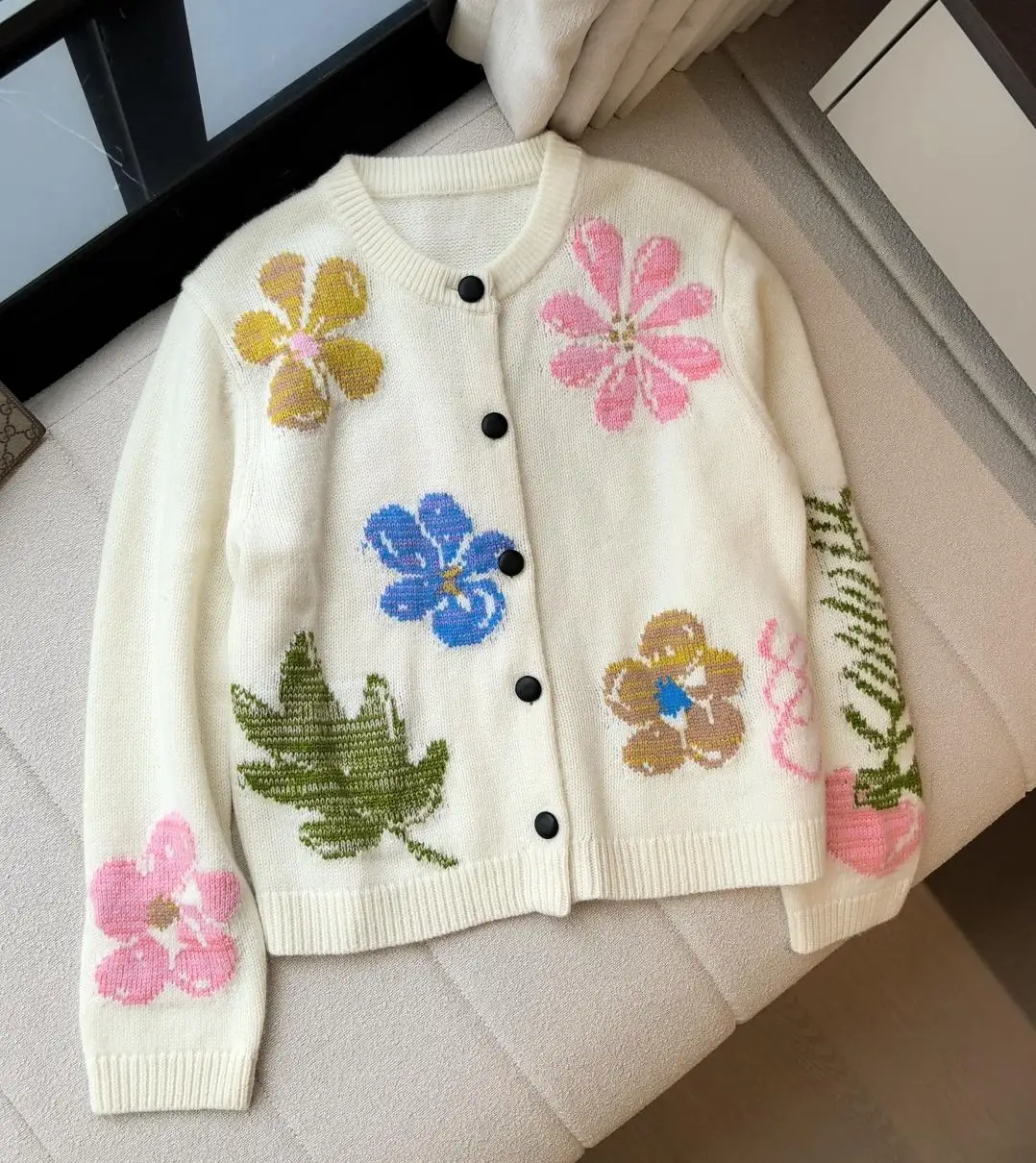 

Women's wool cashmere flower white cardigan, sweater