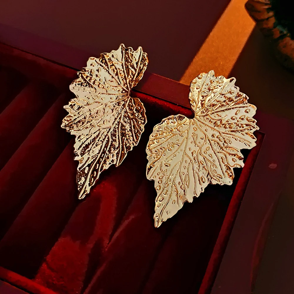 

Golden leaves Earrings Design Best Selling Fashionable Vintage Jewelry Set Lady Party Female Beauty Shining Brightly New Style