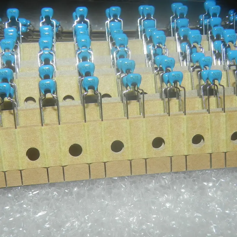 

20PCS Murata Dushi capacitor 100v 105K 1UF X7R RDER72A105K2M1C03A