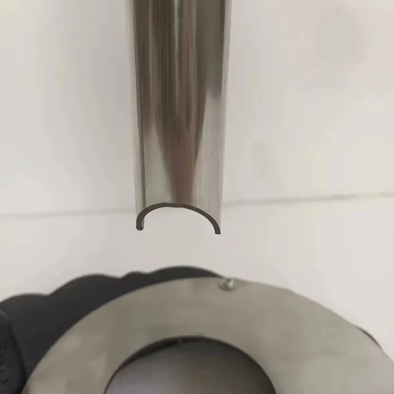 أداة فتاحة جوز الهند المنزلية اليدوية أداة جوز الهند العطاء سهلة التشغيل آلة فتاحة جوز الهند