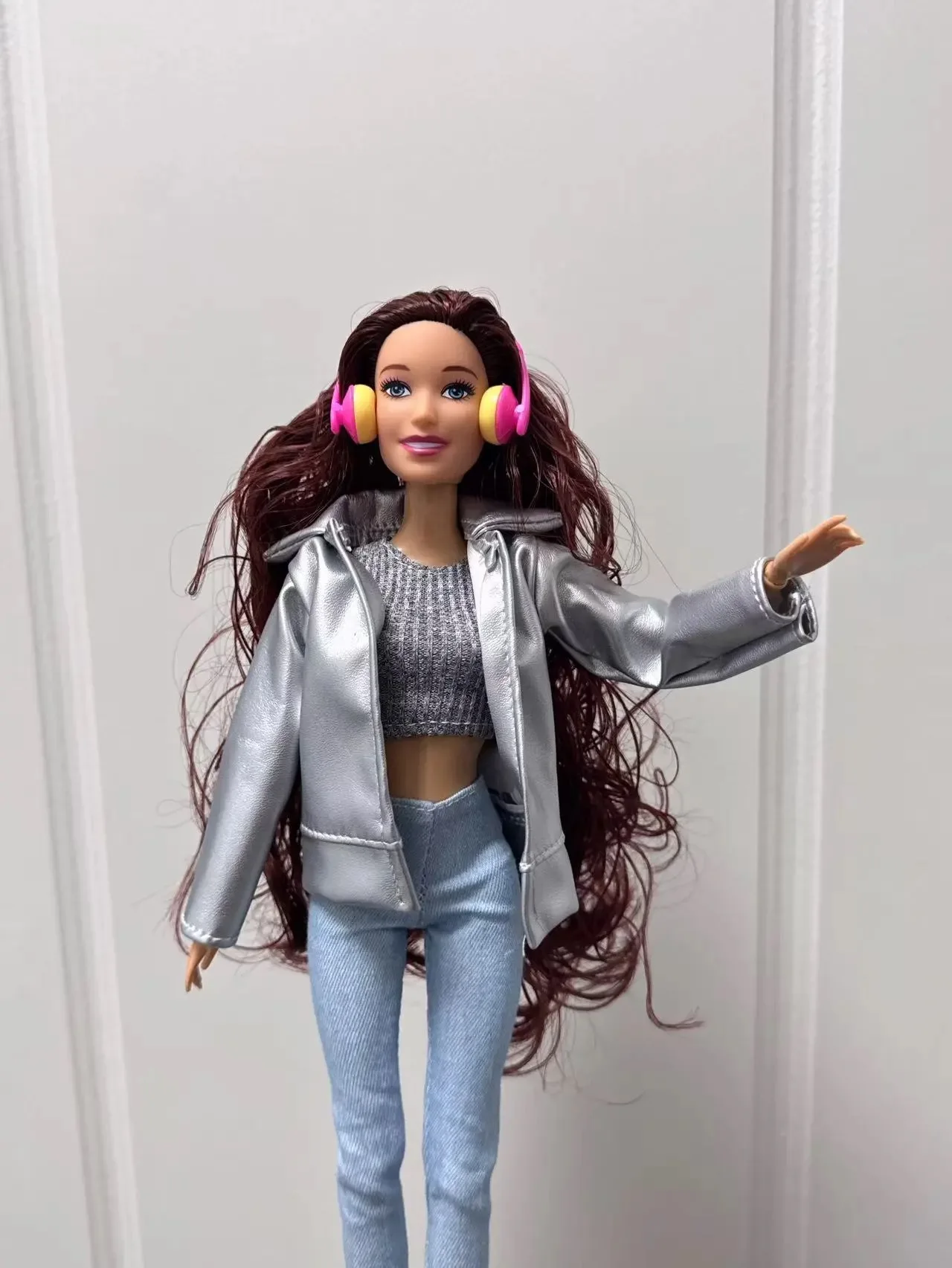 

30cm Cool Girl BABI Doll Toys Fashion Silver Jacket + Denim Pants Set 1/6 BJD Doll Curly Hair Joints Movable Daily Dress Up Toys