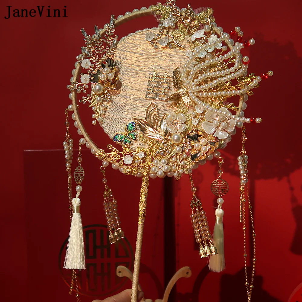 JaneVini 2023 Luxury Gold Bridal Bouquets Fan Long Handle Handmade Flowers Pearls Chinese Metal Fans Wedding Jewelry Accessories