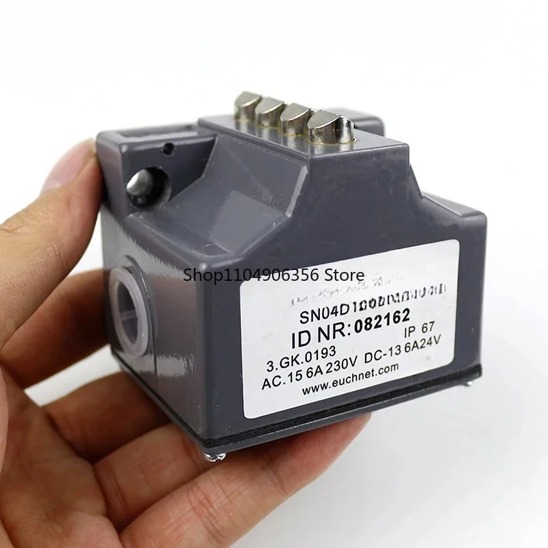 

In Stock SN04D12-502-M combination limit travel switch quick action switch contact plunger spacing 12mm current 10mA new origin