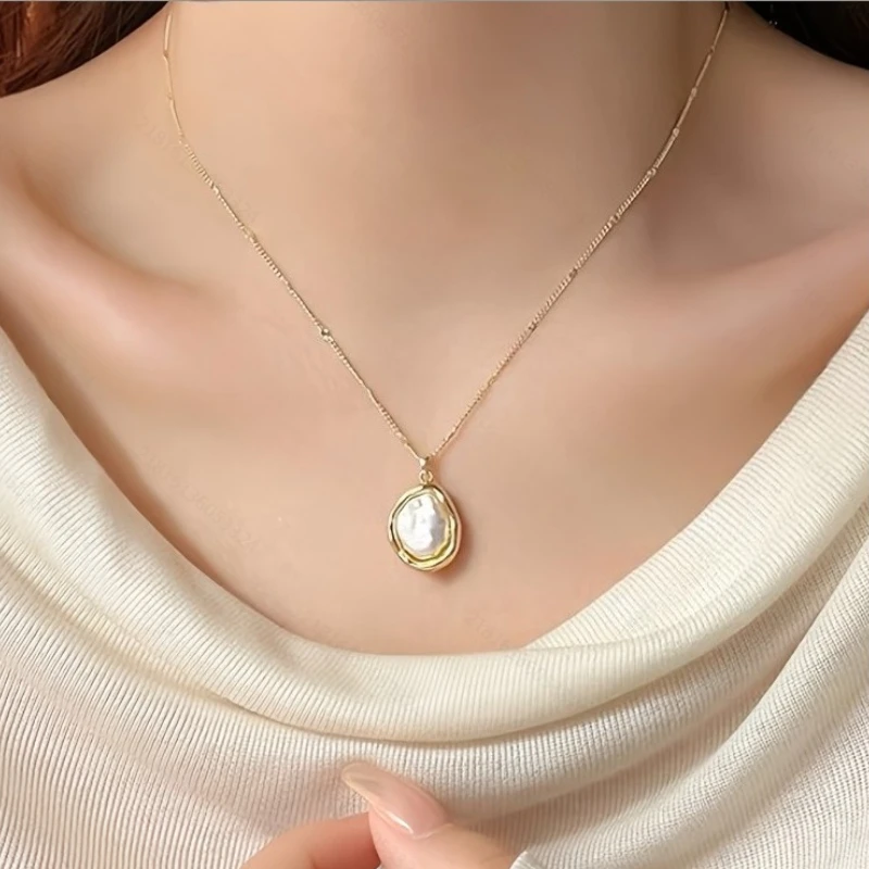 Französische helle Luxus-Temperament-Halskette mit unregelmäßigem Imitationsperlen-Anhänger, Damen-Halskette für den täglichen Gebrauch, Hundert mit Accessoires, Geschenken