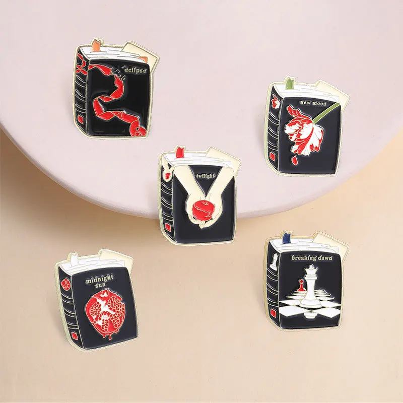 Vintage Brooches Cartoon Checkerboard Pomegranate Flower Book Metal Badges Small Accessories Wholesale Lapel Pins for Caps Pin