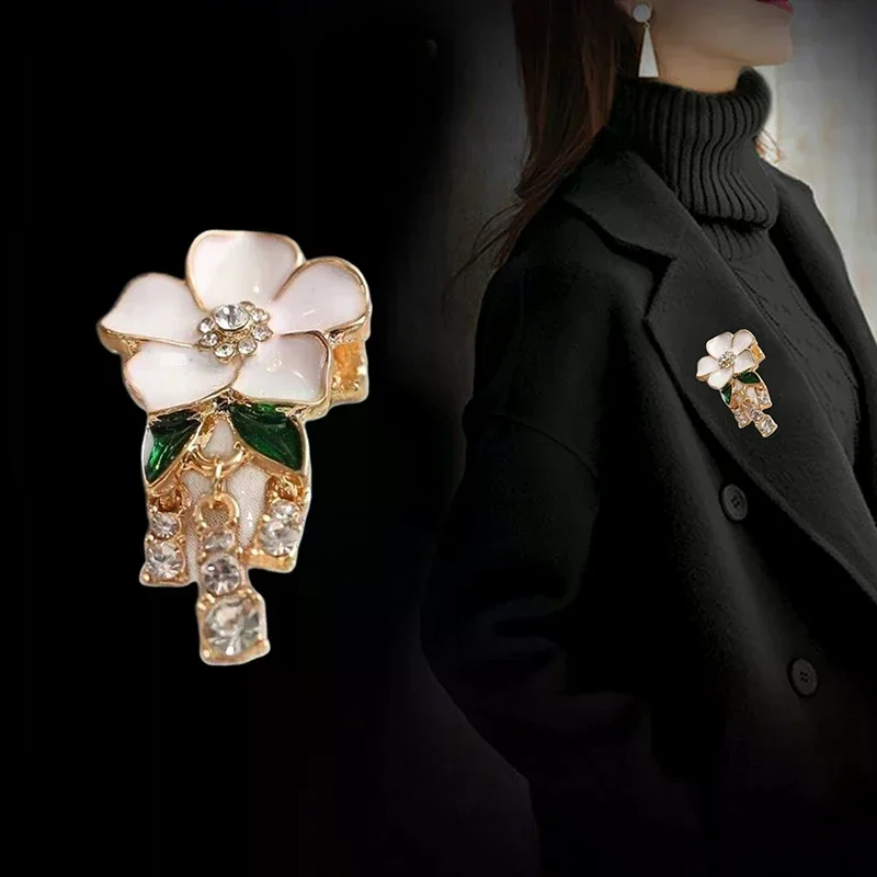 Elegant White Drip Oil Camellia Flower Brooches For Women Lady Temperament Rhinestone Tassel Pendant Brooch Party Casual Jewelry