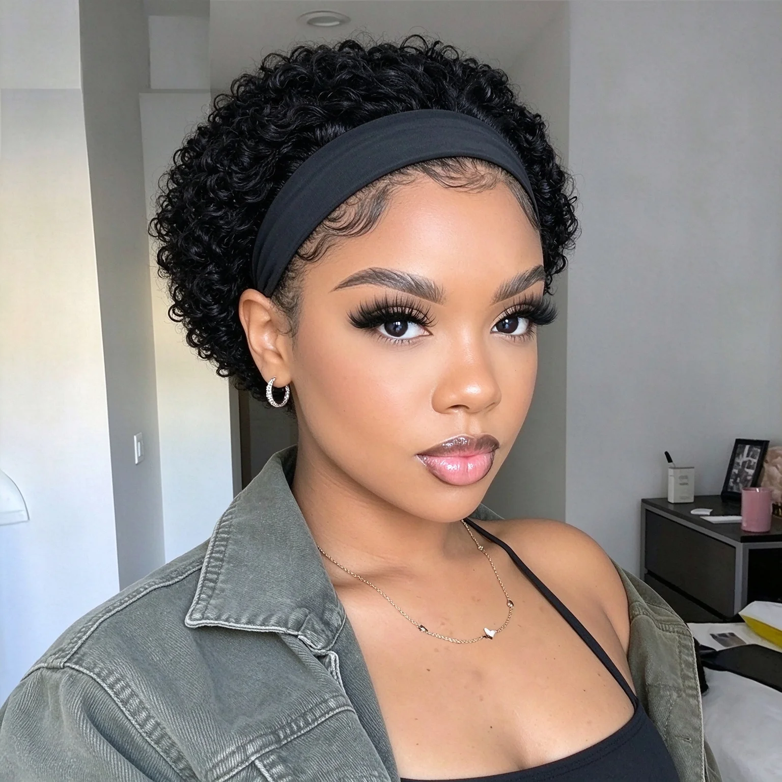 Brazilian Human Hair Wig Suitable for Skin Tones 200% Density Kinky Curly Headband Wig with Natural Short Curly Hair