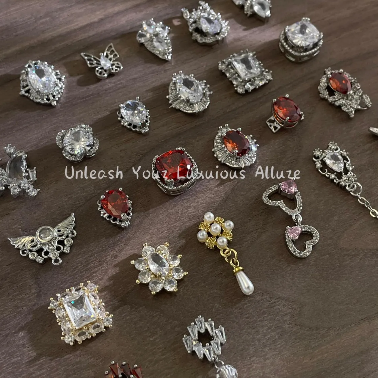 5 Stück Kaniu Luxus Gold Silber Zirkon Diamant Rubin-förmige Nagelrhinestones Glänzende Nagelkanten-Accessoires für professionelle Nagelkunst