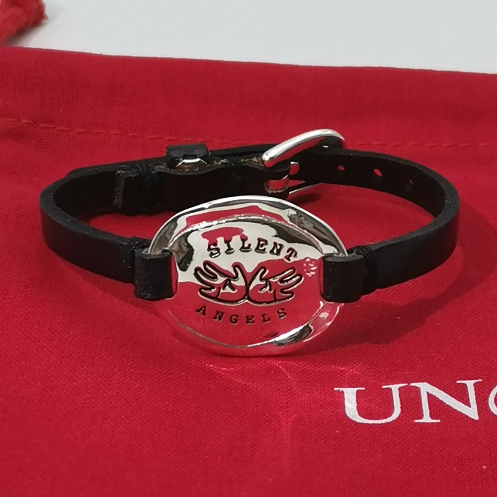 

Новинка 2024, простой и универсальный браслет в повседневном стиле в Испании с крыльями любви, Женские аксессуары, Подарочная сумка для ювелирных изделий