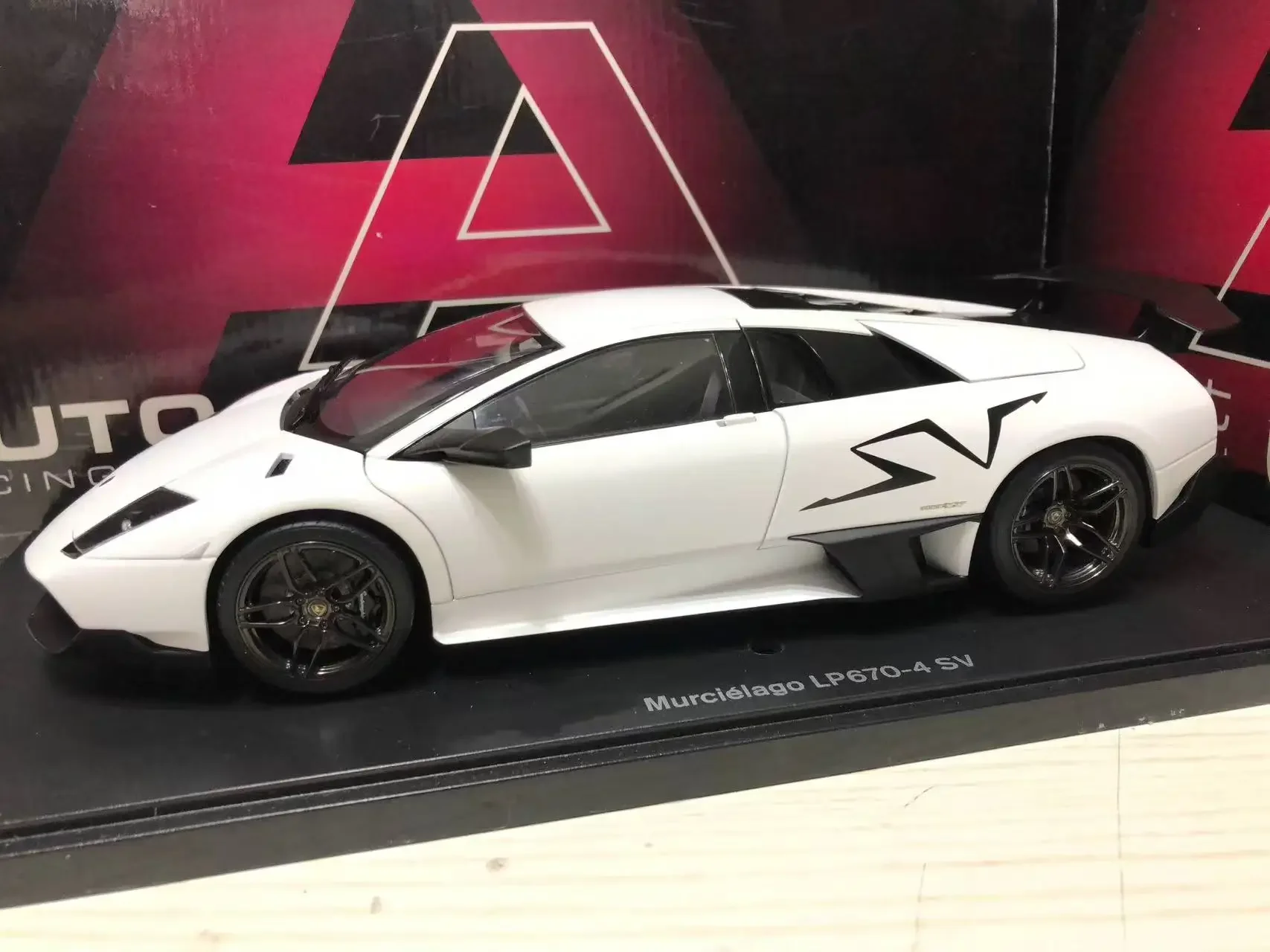 

Autoart 1:18 Murcielago LP670-4 SV White Simulation Limited Edition All Open Alloy Metal Static Car Model Toy Gift
