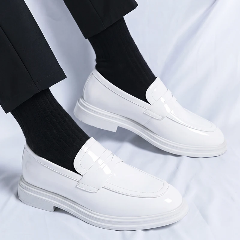 Classic White Brand Autumn New Patent Leather Men's Shoes Korean Version Fashionable Thick Soled Non Slip Casual Leather Shoes