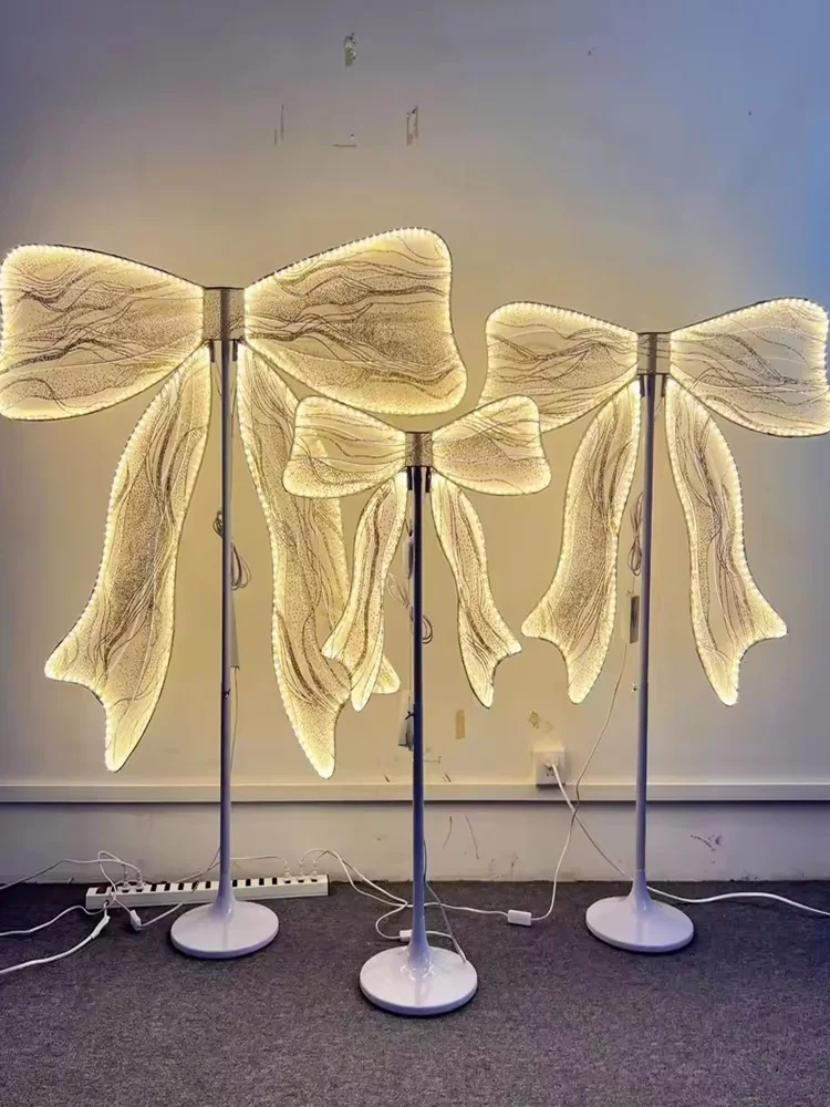 4 Stück LED-Beleuchtete Hochzeits-Wegweiser - Leuchtendes Schmetterlings-Schleifendesign, Glühende Dekoration für Party, Weihnachten, Bühne – Detail 4