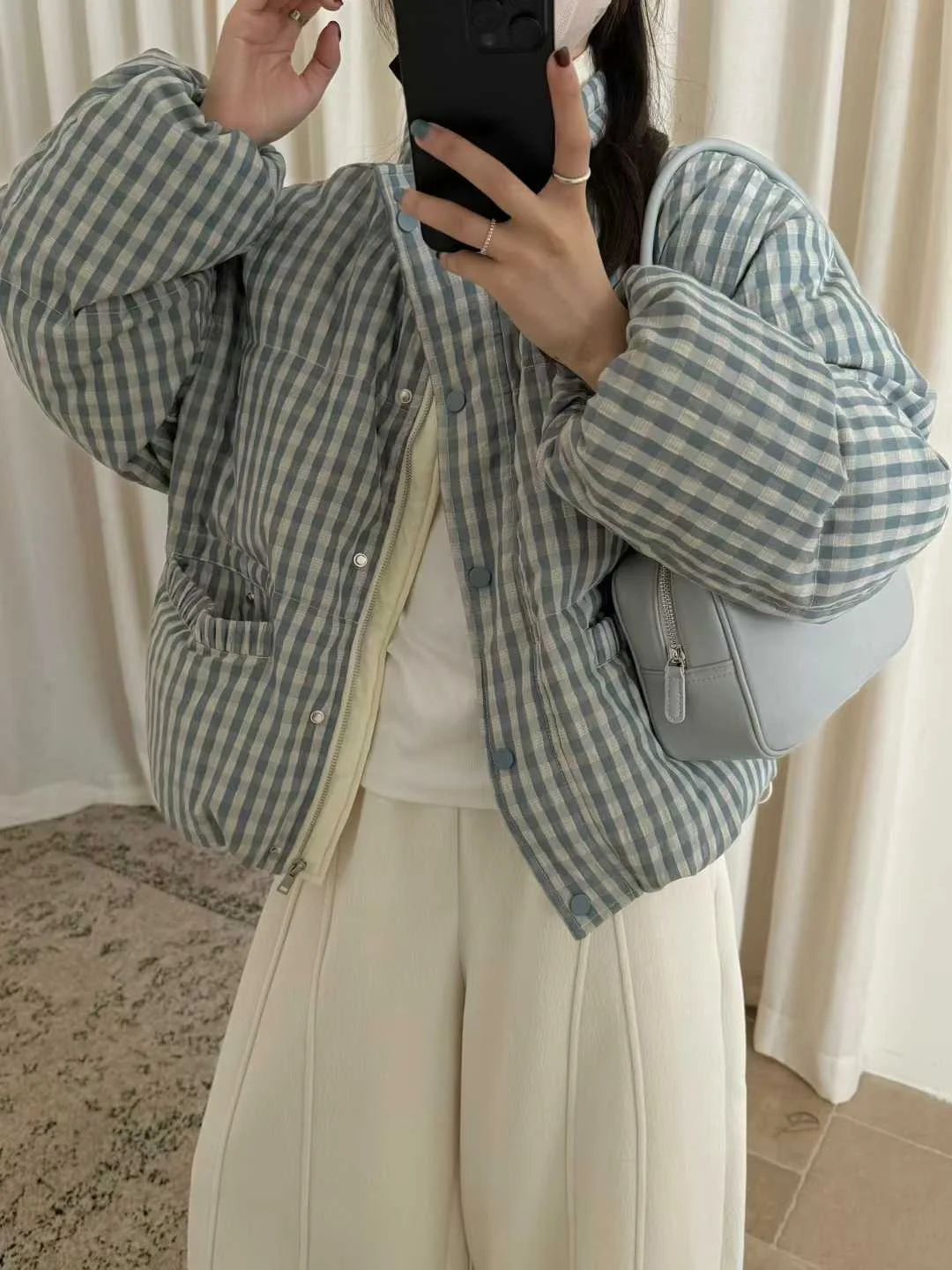 

Зимняя женская стеганая куртка-пуховик в корейском стиле, в клетку, с воротником-стойкой, теплая верхняя одежда с наполнителем из пуха, длинный рукав