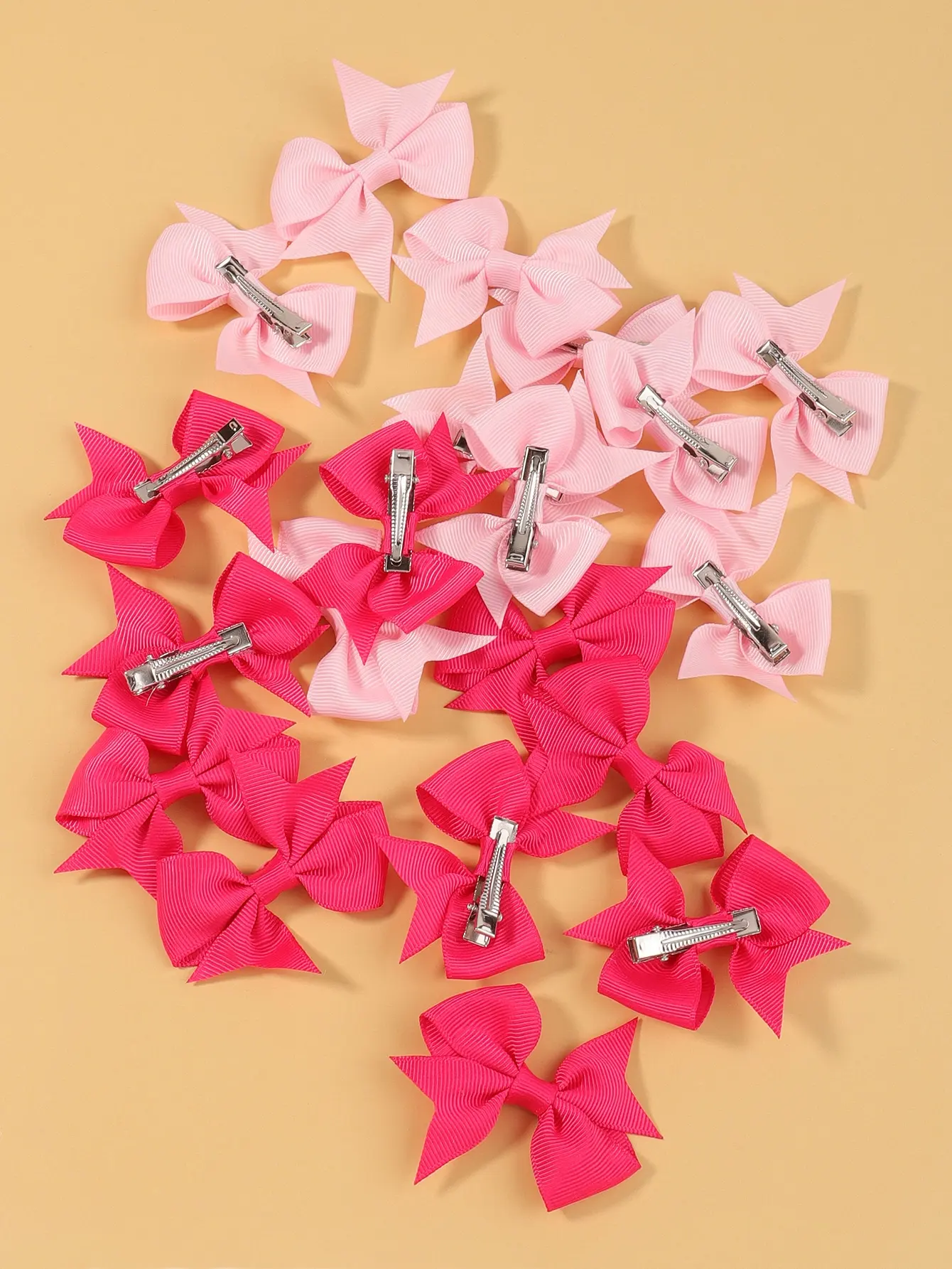 Рисунок 5 - заколки для волос с бантиками в