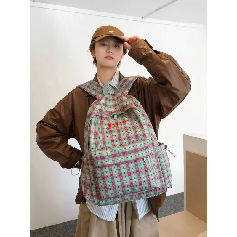 Hong Kong-style retro plaid schoolbag for junior high school girls, versatile large-capacity college-style backpack for female s