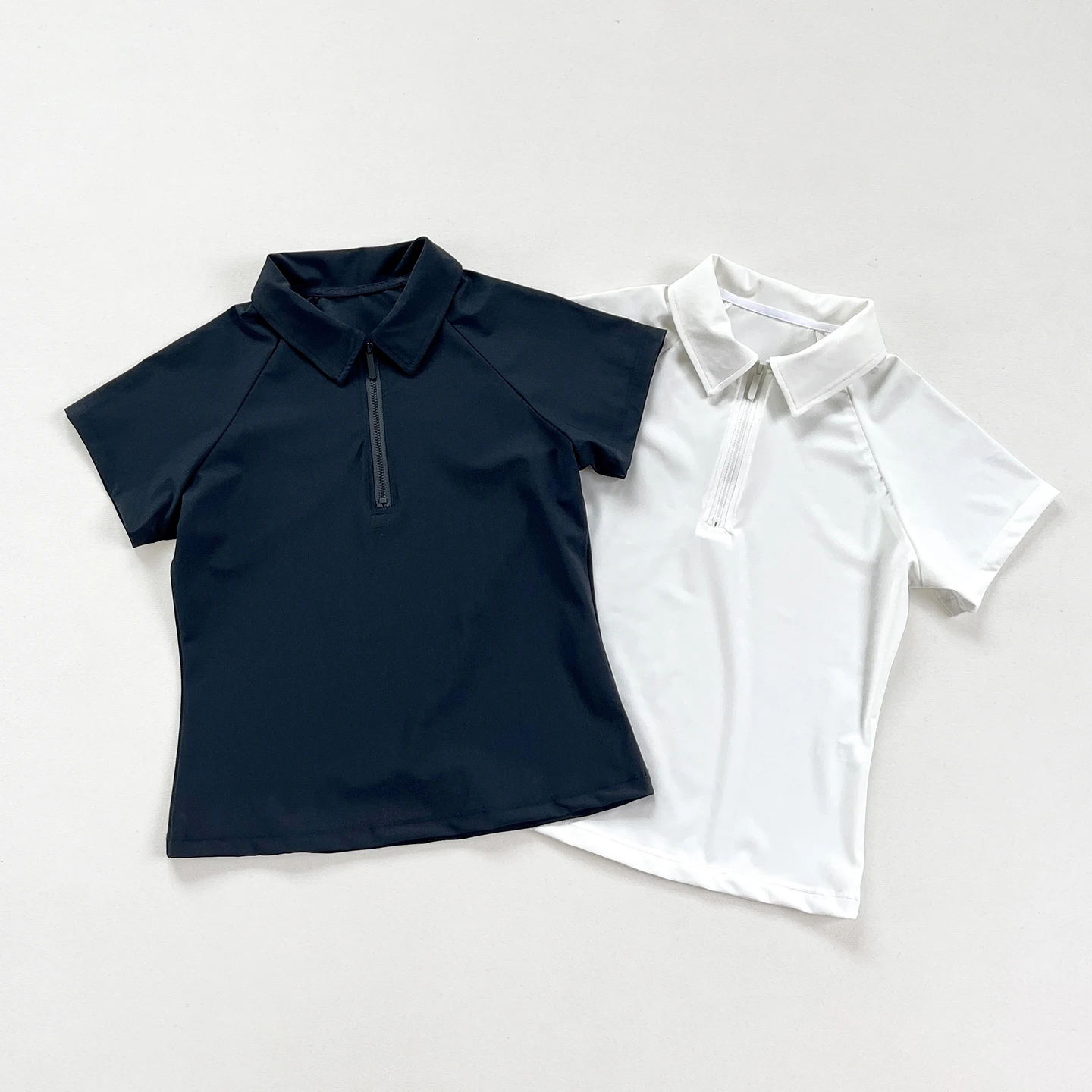 Women's Short - Sleeve Polo Shirts: White and Navy Blue Options Available, Half - Zip Collar for Both Style and Comfort 。