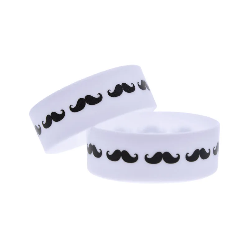 25 Stück 2,5 cm breite weiße Silikonarmbänder im Hip-Hop-Stil mit aufgedrucktem Schnurrbart-Logo, für Gruppenveranstaltungen, Souvenirs, Handbänder – Detail 4