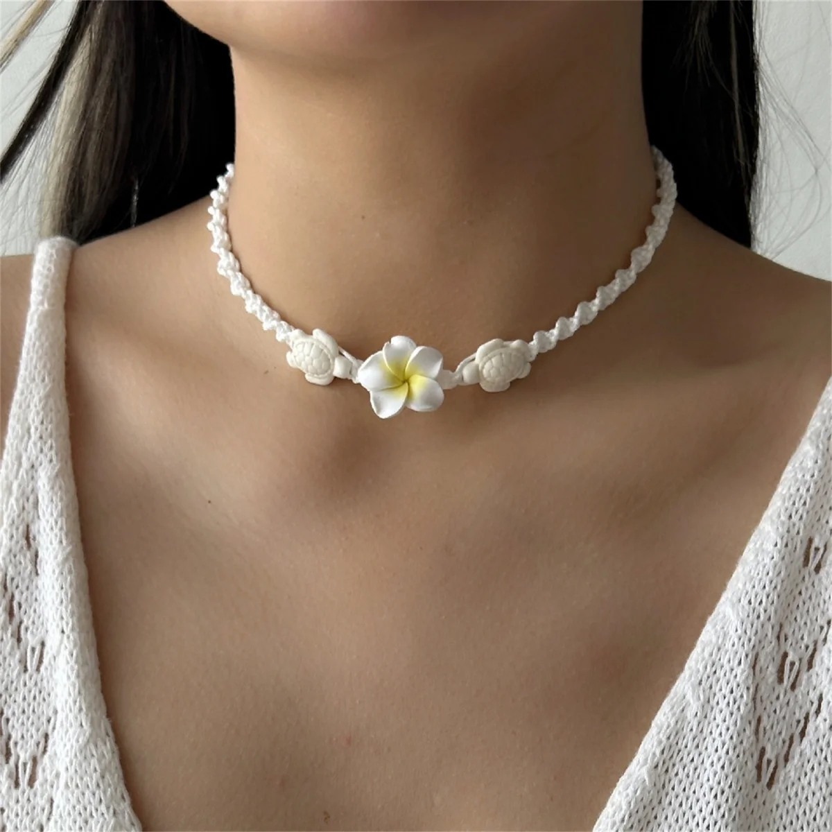 Boho-Halskette aus weicher Tonerde mit weißem geflochtenem Seil für Damen und Herren, Harz-Meeresschildkröten, florales Choker-Halsband, Sommer-Strand-Urlaubsschmuck – Detail 13
