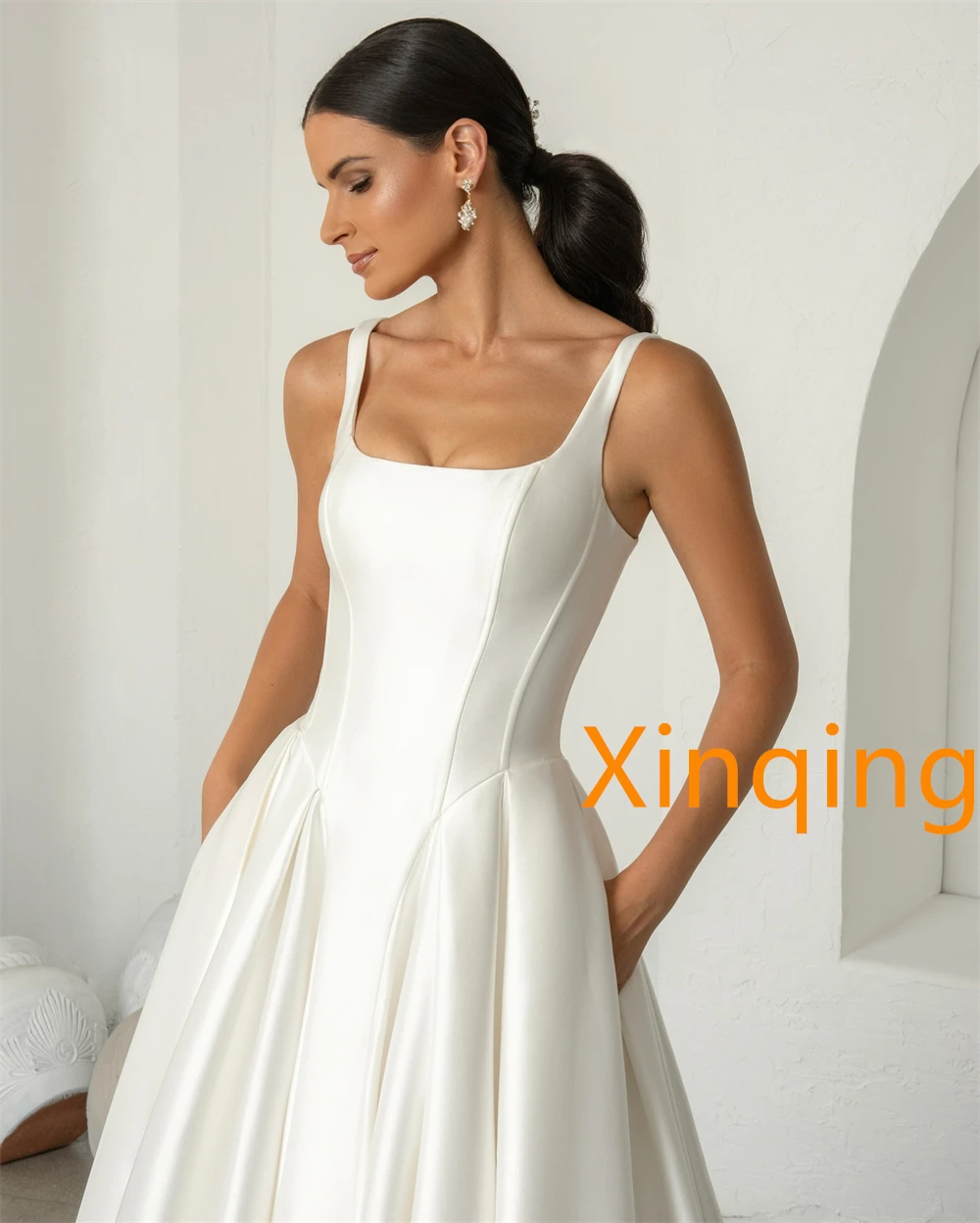 맞춤형 심플 새틴 웨딩 드레스 모던 스트랩리스 슬리브리스 웨딩 드레스 정교한 코트 트레인 특별한 행사 드레스