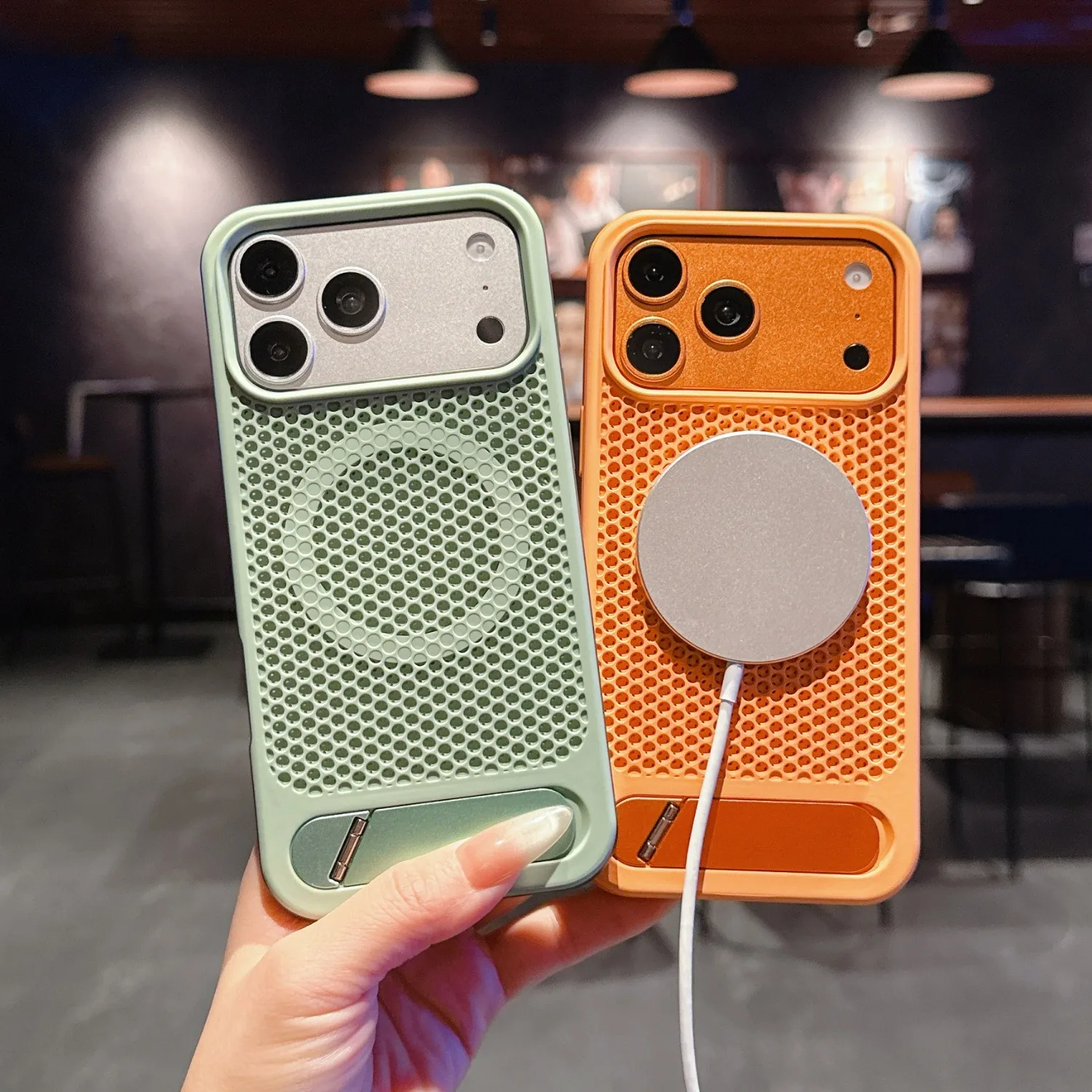 iPhone 17/16 Pro Max用 磁気冷却スマホケ - Magnetic Charging Stand のレビューと価格