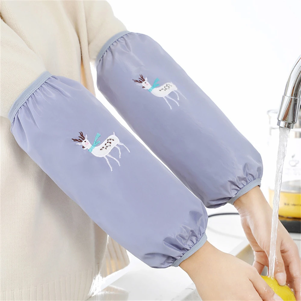 Ladies and gentlemen long Christmas elk embroidered kitchen waterproof oil waterproof winter waterproof sleeve XT-6570