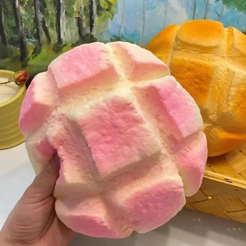 1 pièce Jouet anti-stress de haute qualité à remontée lente, en forme de pain ananas surdimensionné, décoration de farce, cadeau d'anniversaire unique.