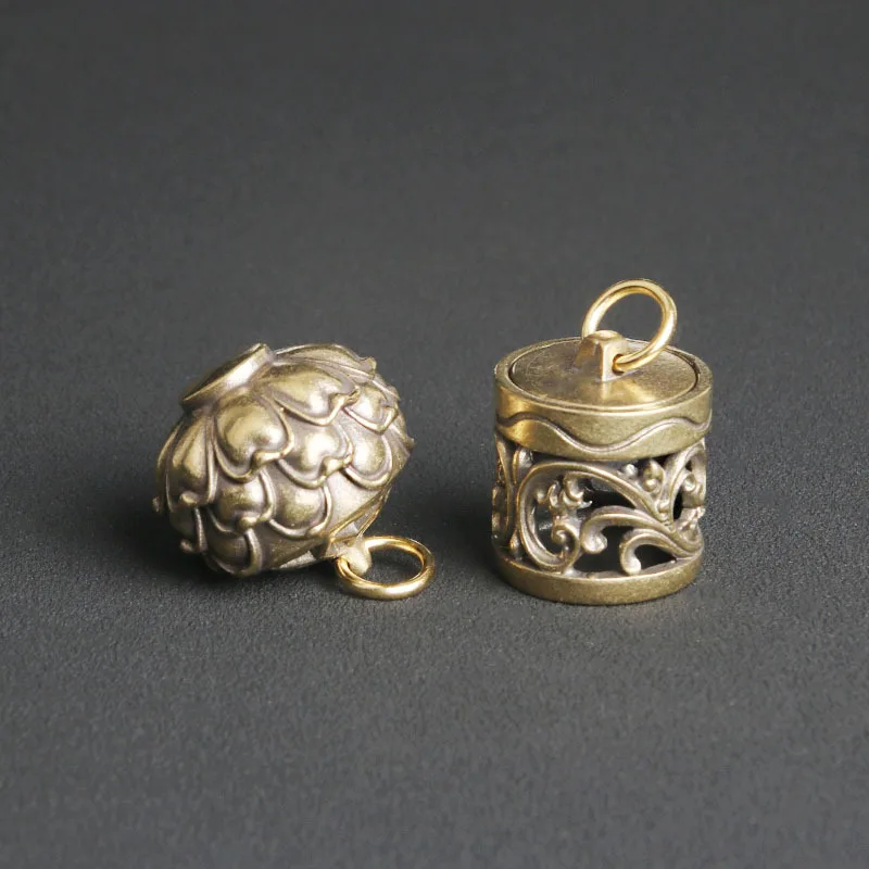 Vintage Brass Openwork Pendant Box Aroma Box Keychain Pendant Bag Hanging Mini Crystal Jar Pendant Necklace Pendant Accessories