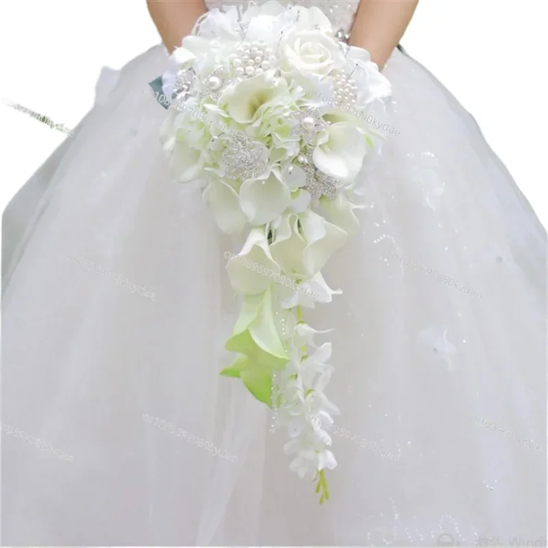 

Новая свадебная невеста с цветком в руках, ПУ Калла Лилия, дрель, пряжка, капля воды, водопад, фото держит букет, цветок подружки невесты