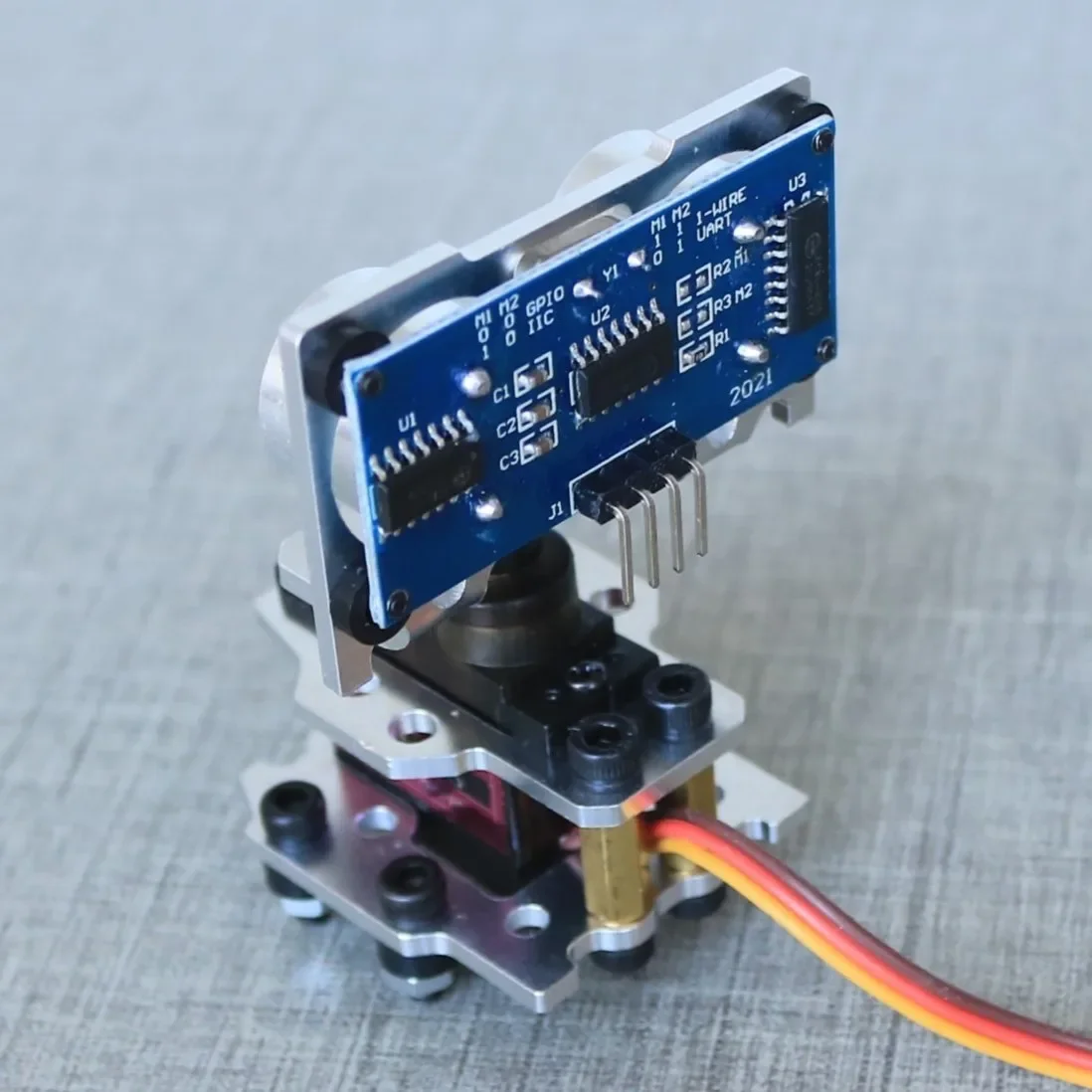 Ultrasonic gimbal, intelligent car ultrasonic ranging module, ultrasonic sensor, steering gear gimbal