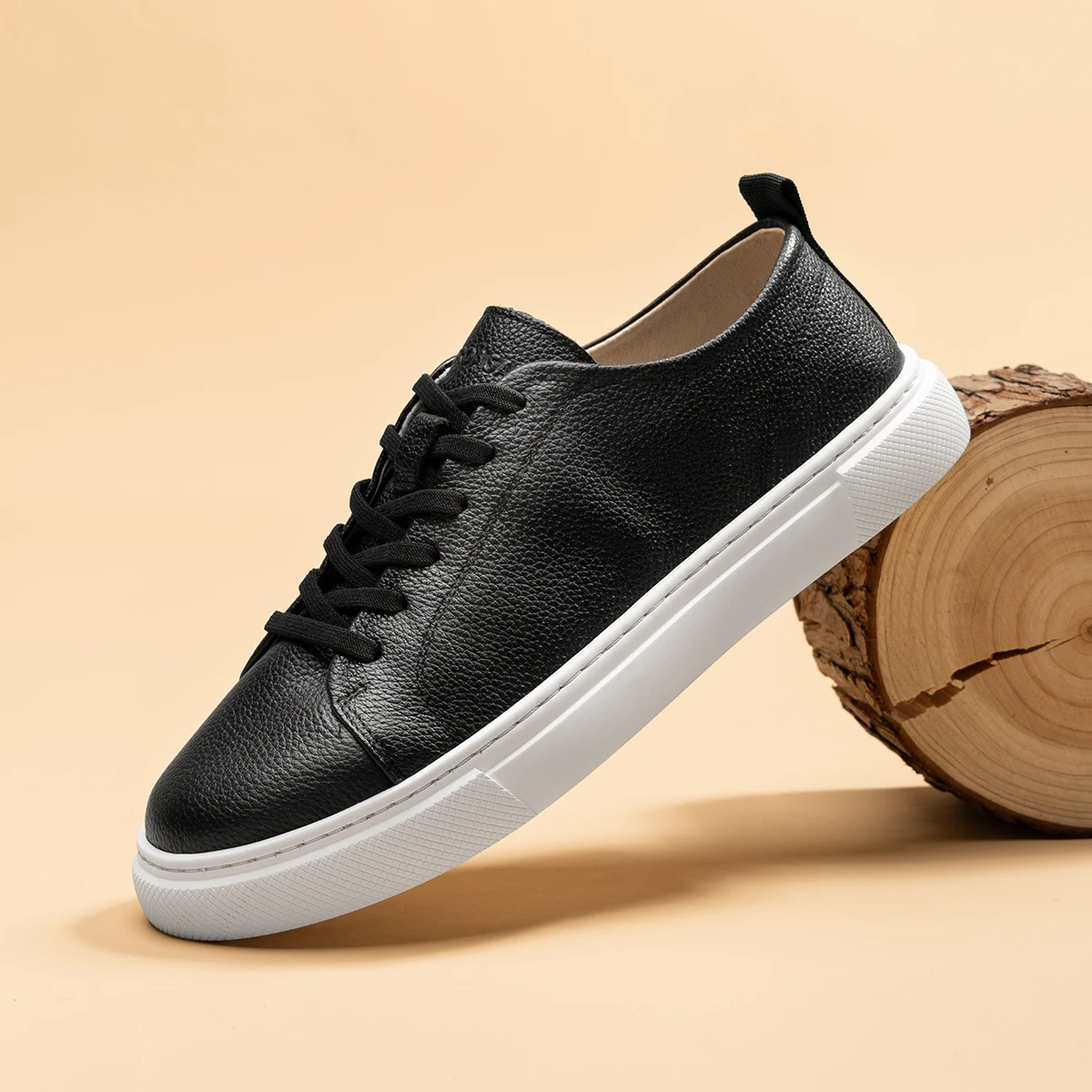 

New men's low cut lace up simple casual leather shoes, fashionable and versatile, breathable leather board shoes 240655